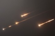 仁寿伊朗以导弹齐射回应以色列的大规模袭击